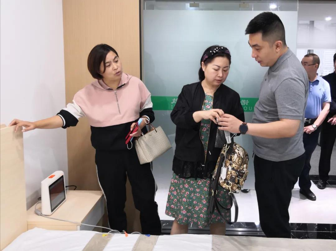 民政部“孺子牛奖”获得者新疆建设兵团王俊一行赴川考察剪影(图11)
